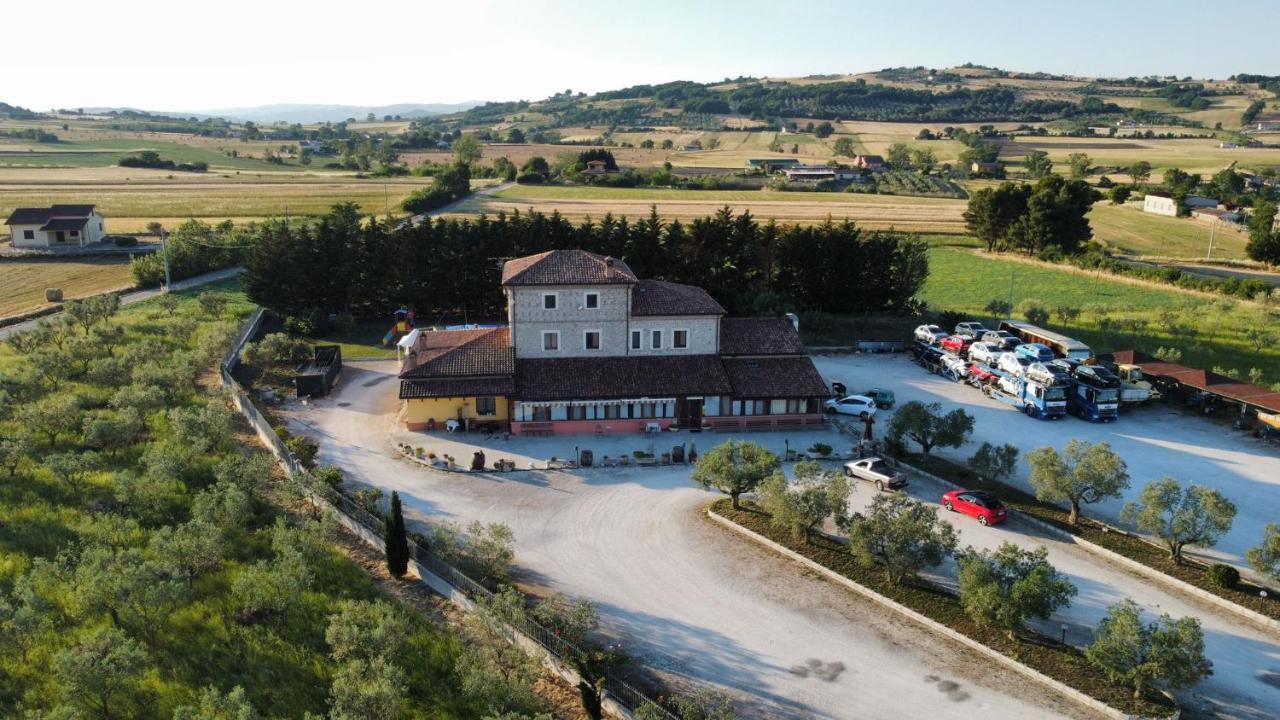 Вилла Agriturismo La Vecchia Cascina Di Paolo & Belinda Пьетрельчина Экстерьер фото