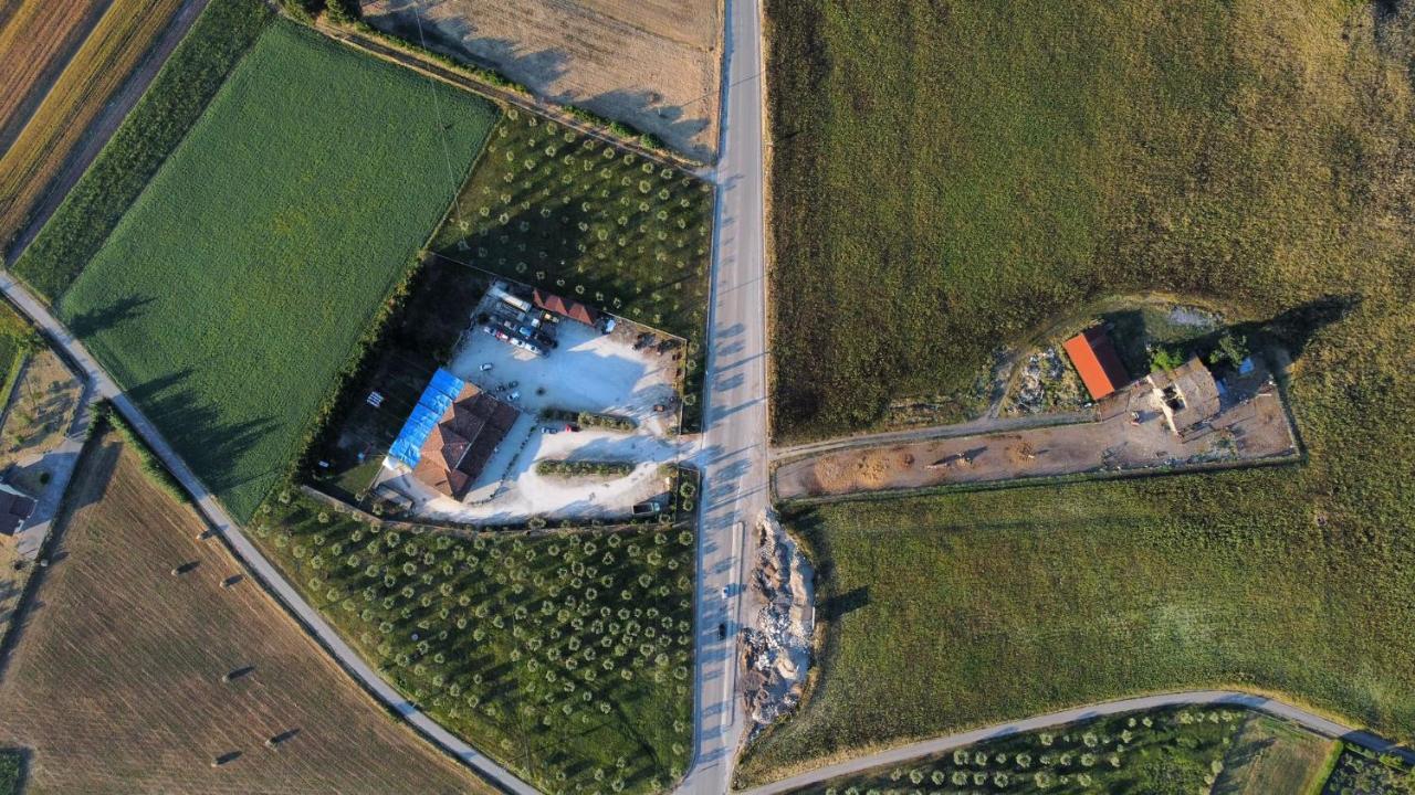Вилла Agriturismo La Vecchia Cascina Di Paolo & Belinda Пьетрельчина Экстерьер фото