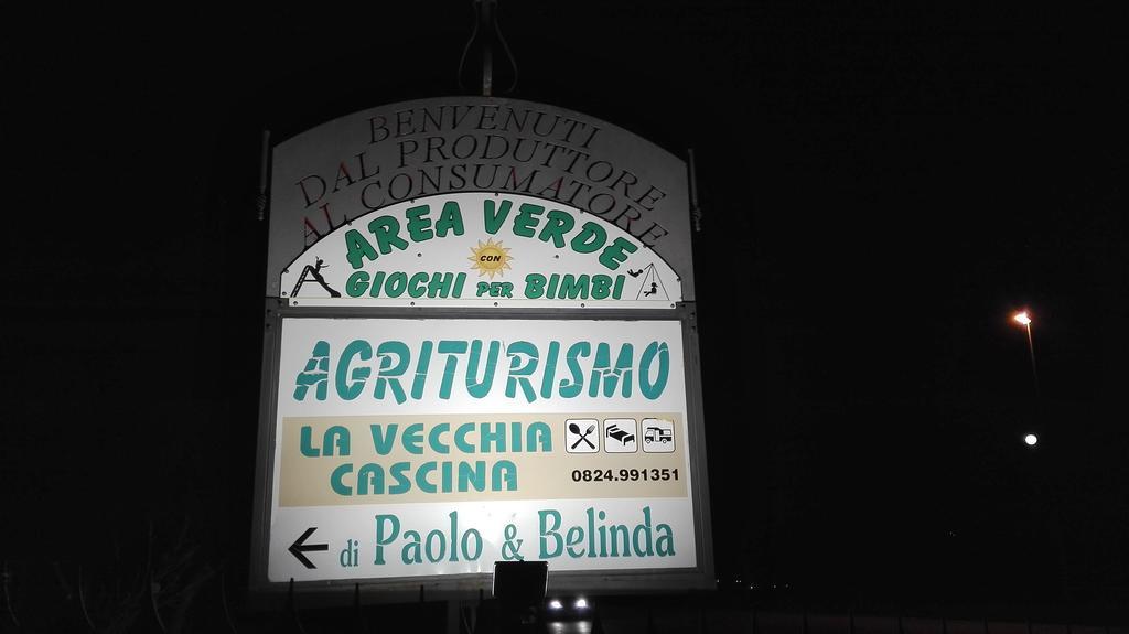 Вилла Agriturismo La Vecchia Cascina Di Paolo & Belinda Пьетрельчина Экстерьер фото