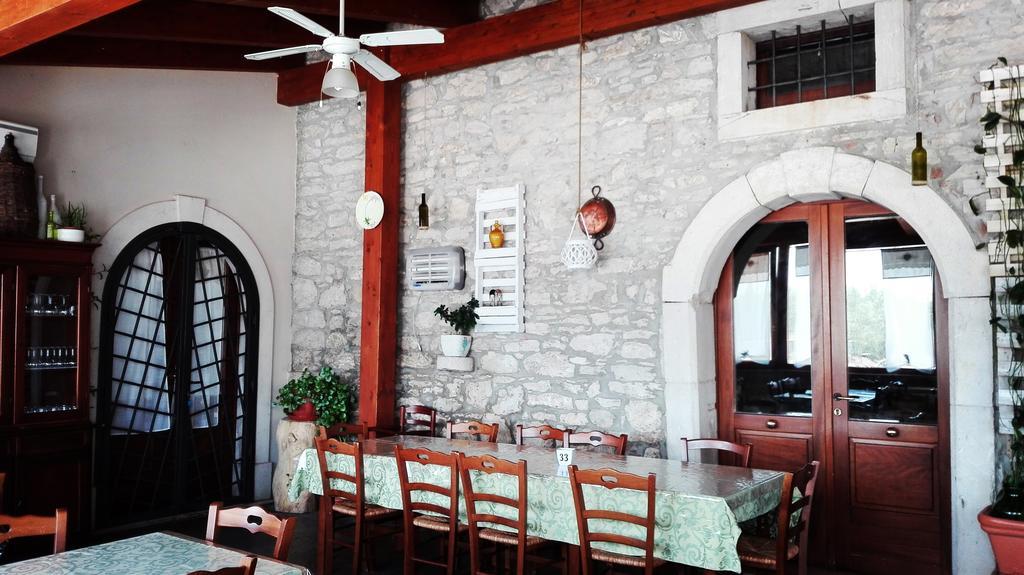 Вилла Agriturismo La Vecchia Cascina Di Paolo & Belinda Пьетрельчина Экстерьер фото